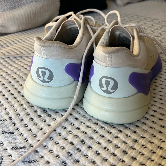 Lululemon mom running sneakers size 8 - Picture 4 of 6